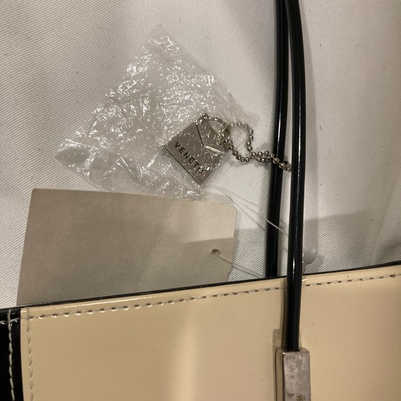 Stylish multi-tone handbag - Picture 3 of 4